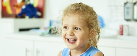 lachendes-kind-institut-fotoshooting-nozy-andreas pfohl-220727_0299