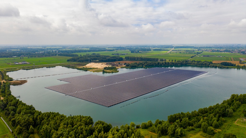 floating solar plant Uivermeertjes drone view