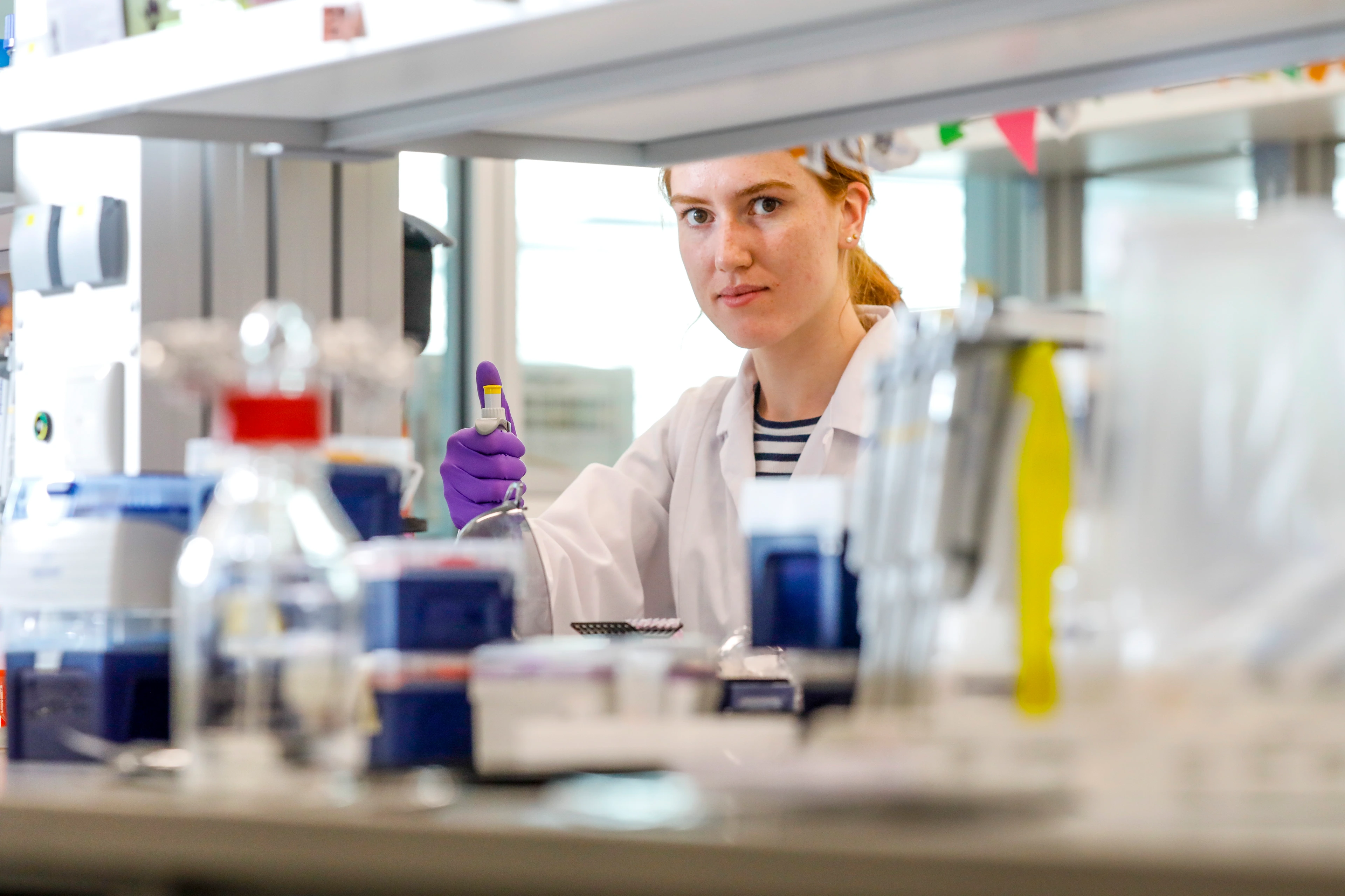 IDC Labormitarbeiterin