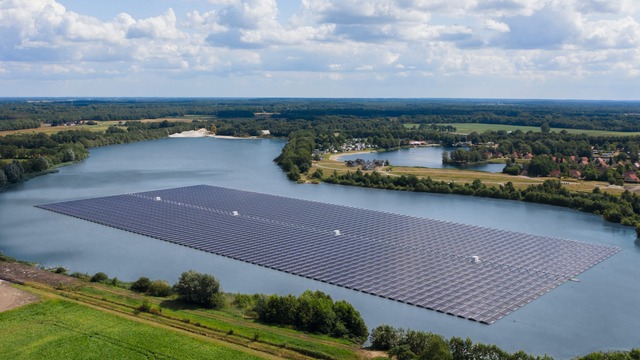 Premier parc solaire flottant BayWa r.e. en Allemagne
