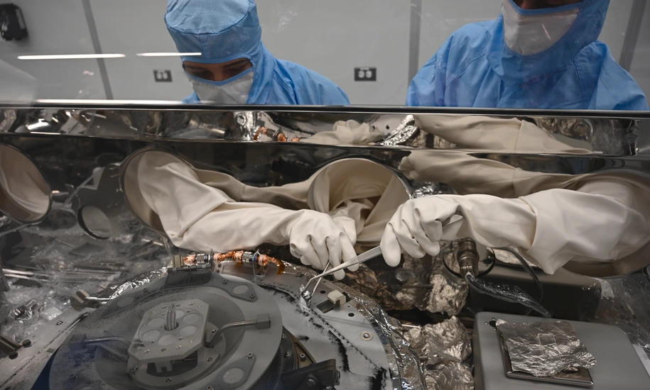 Processing samples of Bennu.