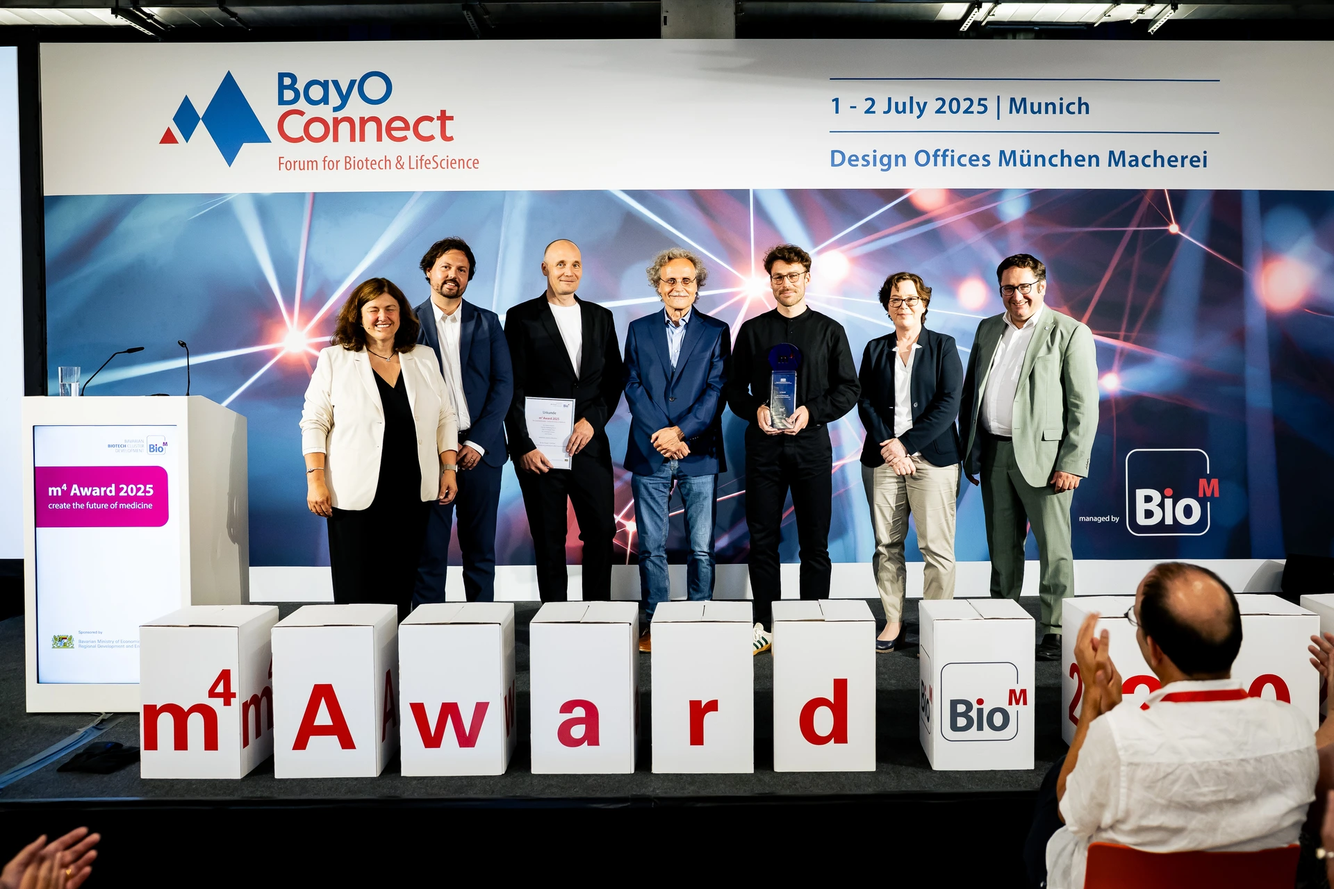 The 2025 m4 Award winning team for the project SYNTRA | © BioM / Bert Willer