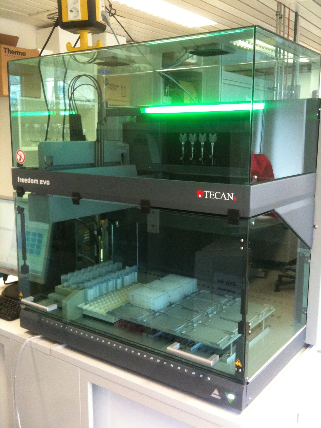 TECAN pipeting robot