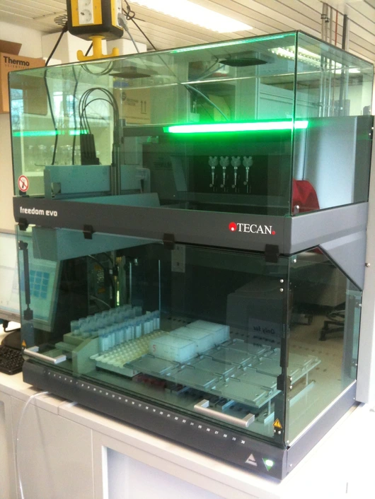 TECAN pipeting robot
