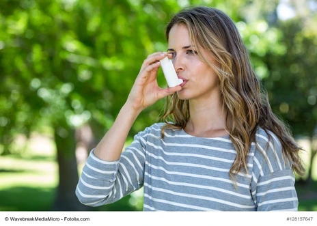Frau mit Asthma