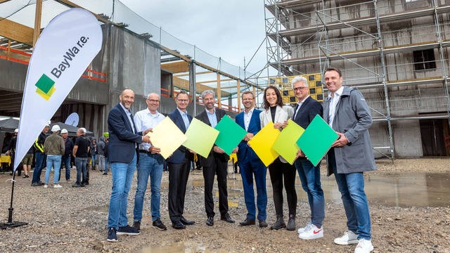 The Team in tübingen in front of the building in construction
