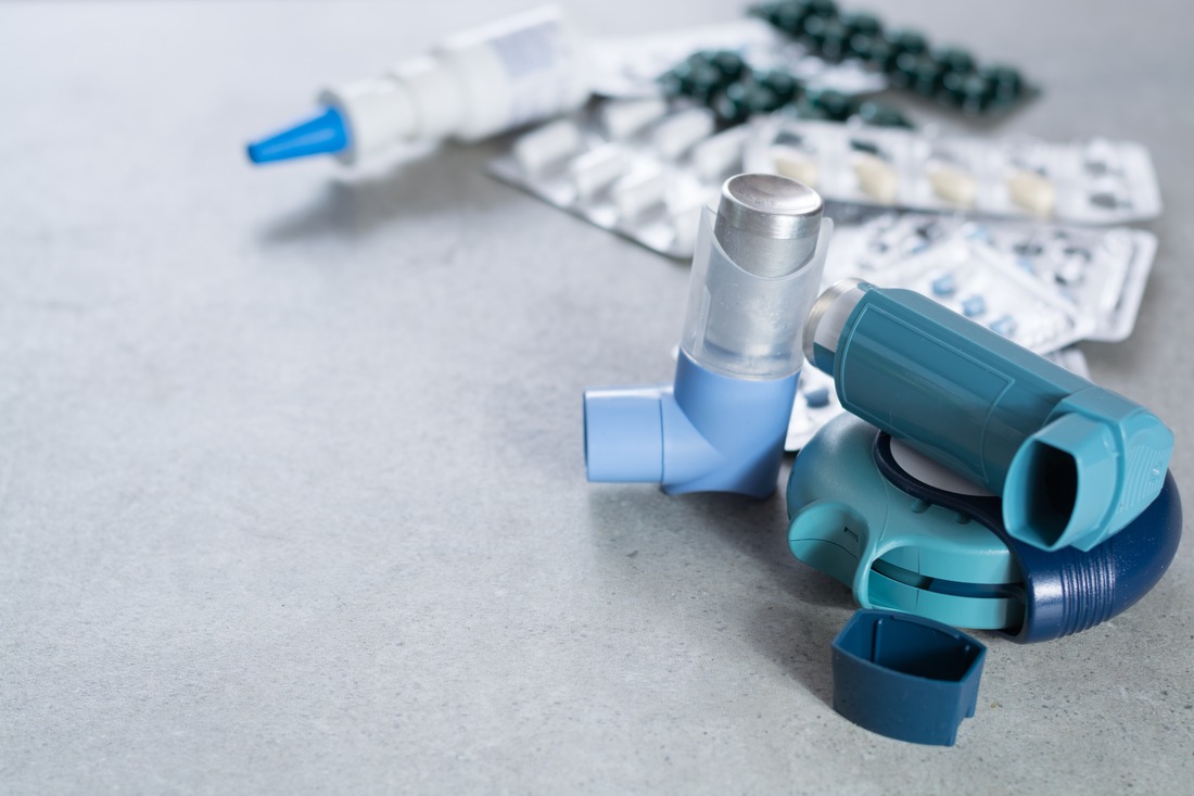 Pills and inhalers for asthma, bronchitis, lungs diseases