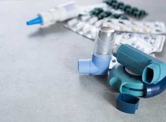 Pills and inhalers for asthma, bronchitis, lungs diseases