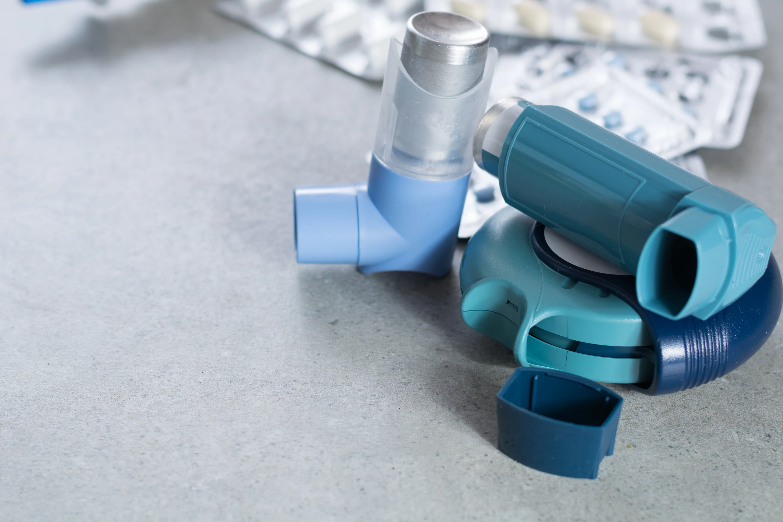 Pills and inhalers for asthma, bronchitis, lungs diseases