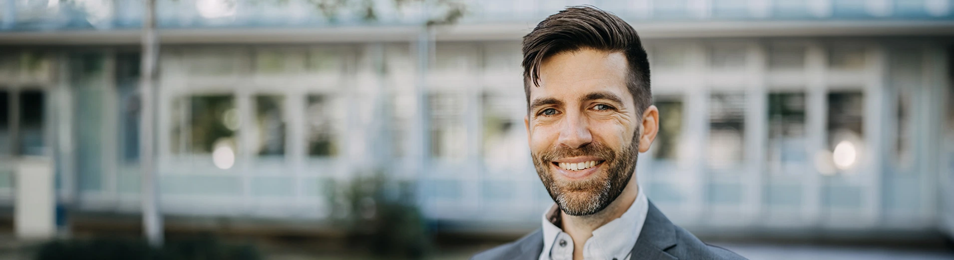 Markus Diefenbacher mit KI-Background