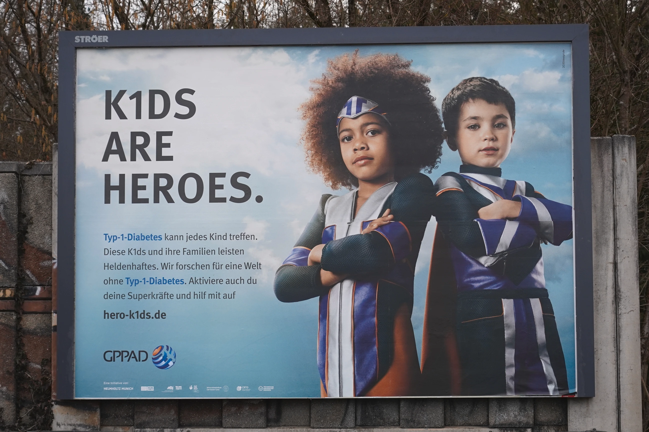 K1DS ARE HEROES Plakat