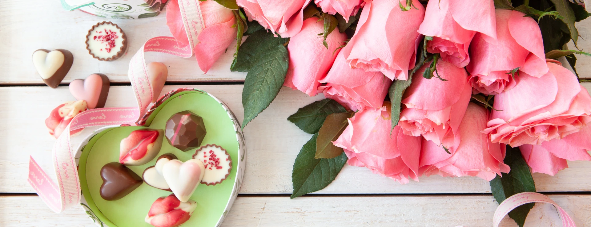 Blumen und Pralinen