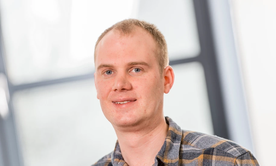 Portrait Adam Burton