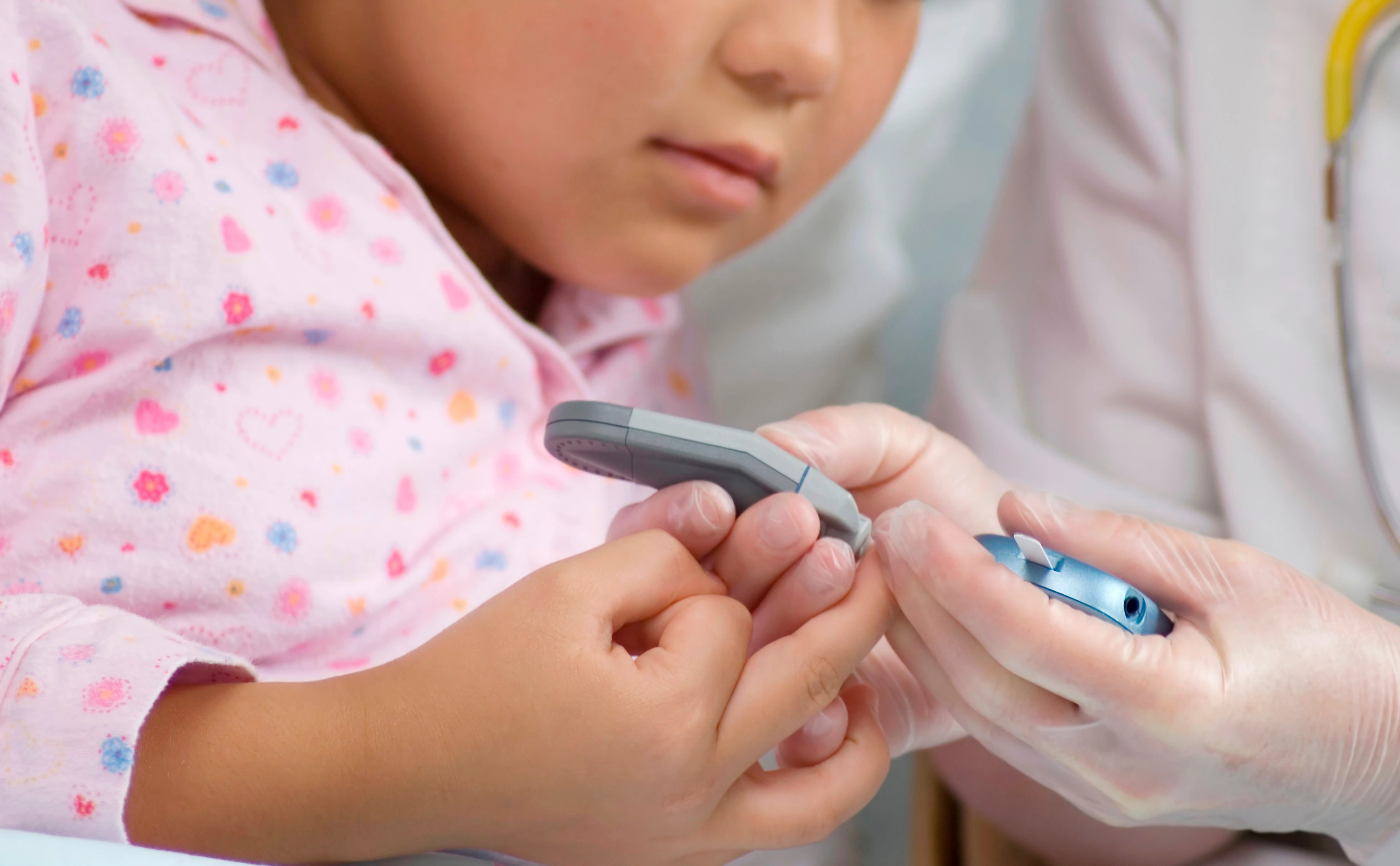 The device for measurement of quantity of sugar in blood
