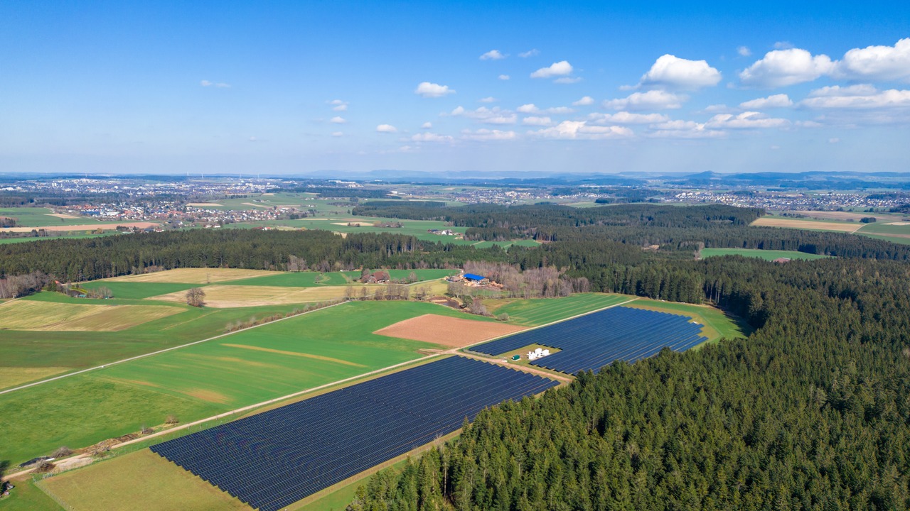 Driving innovation with a combination of solar and battery storage