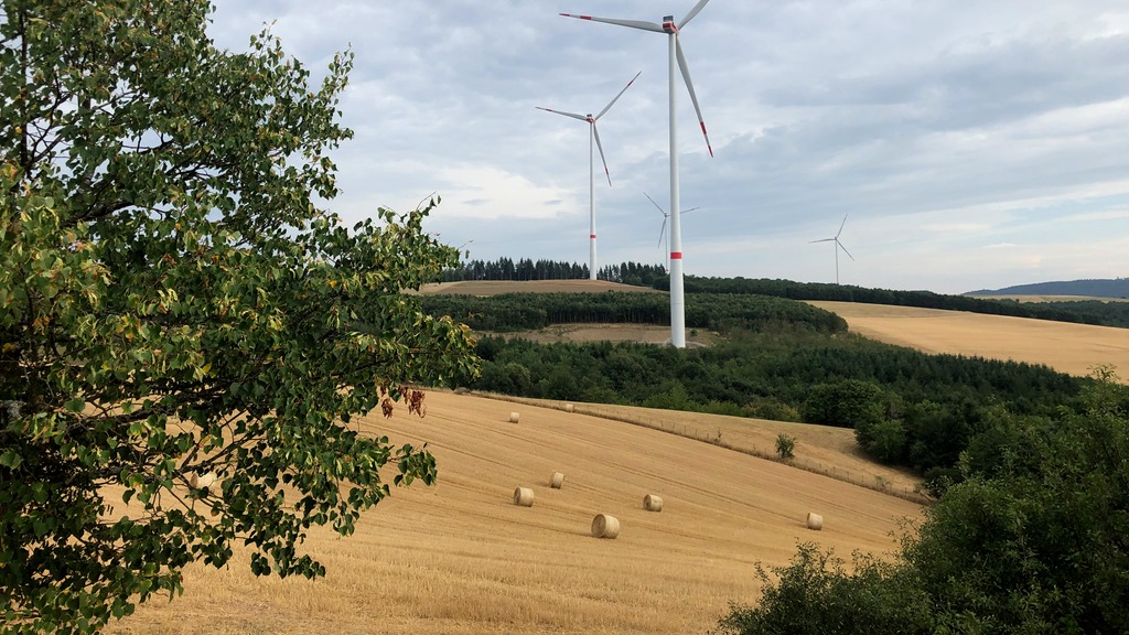 Windpark Bedesbach Strohballen