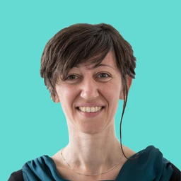 Alessandra Palladini_Portrait_2000x2000_Cyan