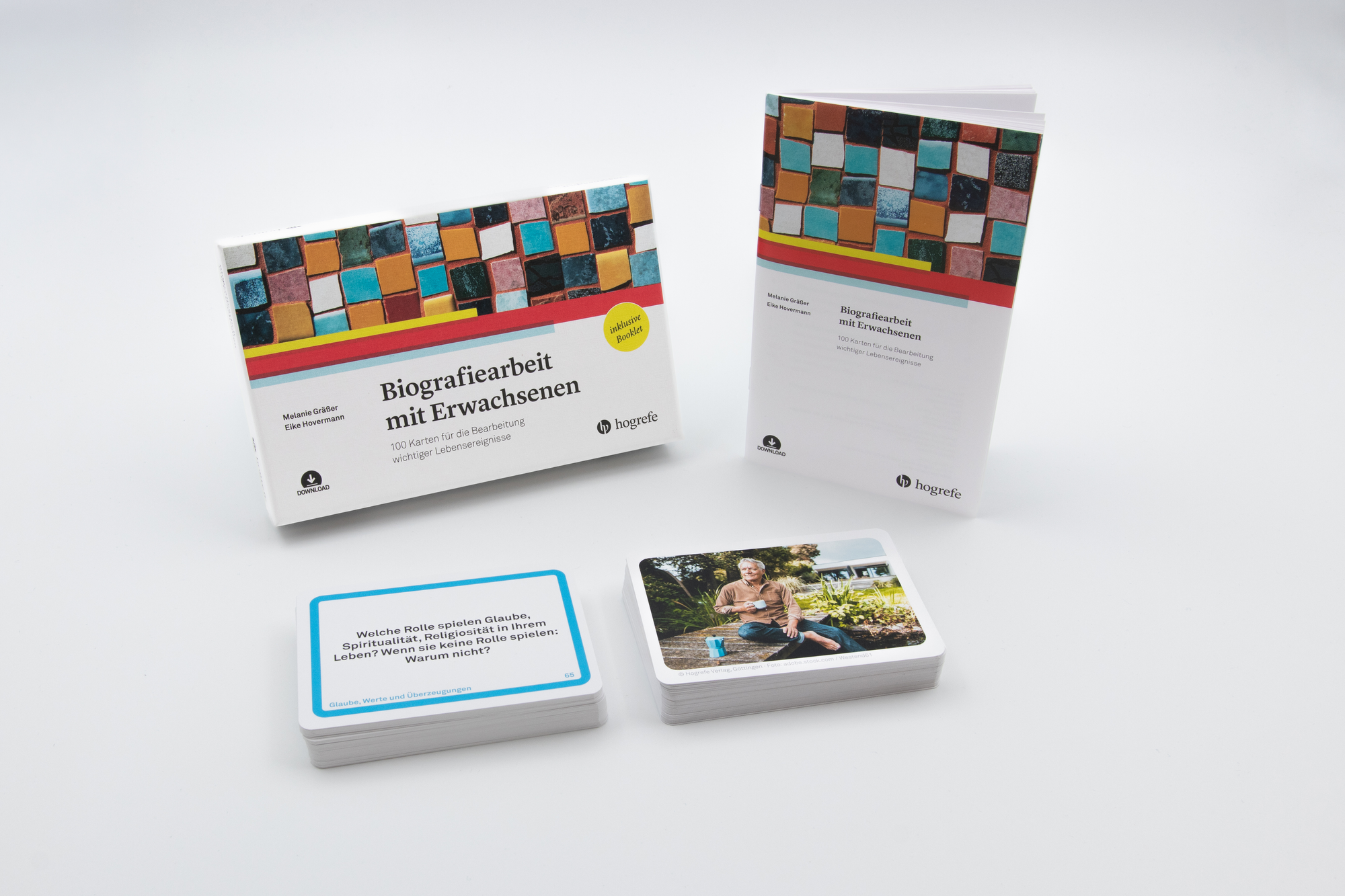 Biografiearbeit mit Erwachsenen, Fotografie vom Kartenset mit Box, Buch und Karten