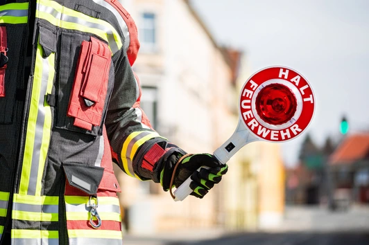 Achtung Feuerwehr Haltesignal