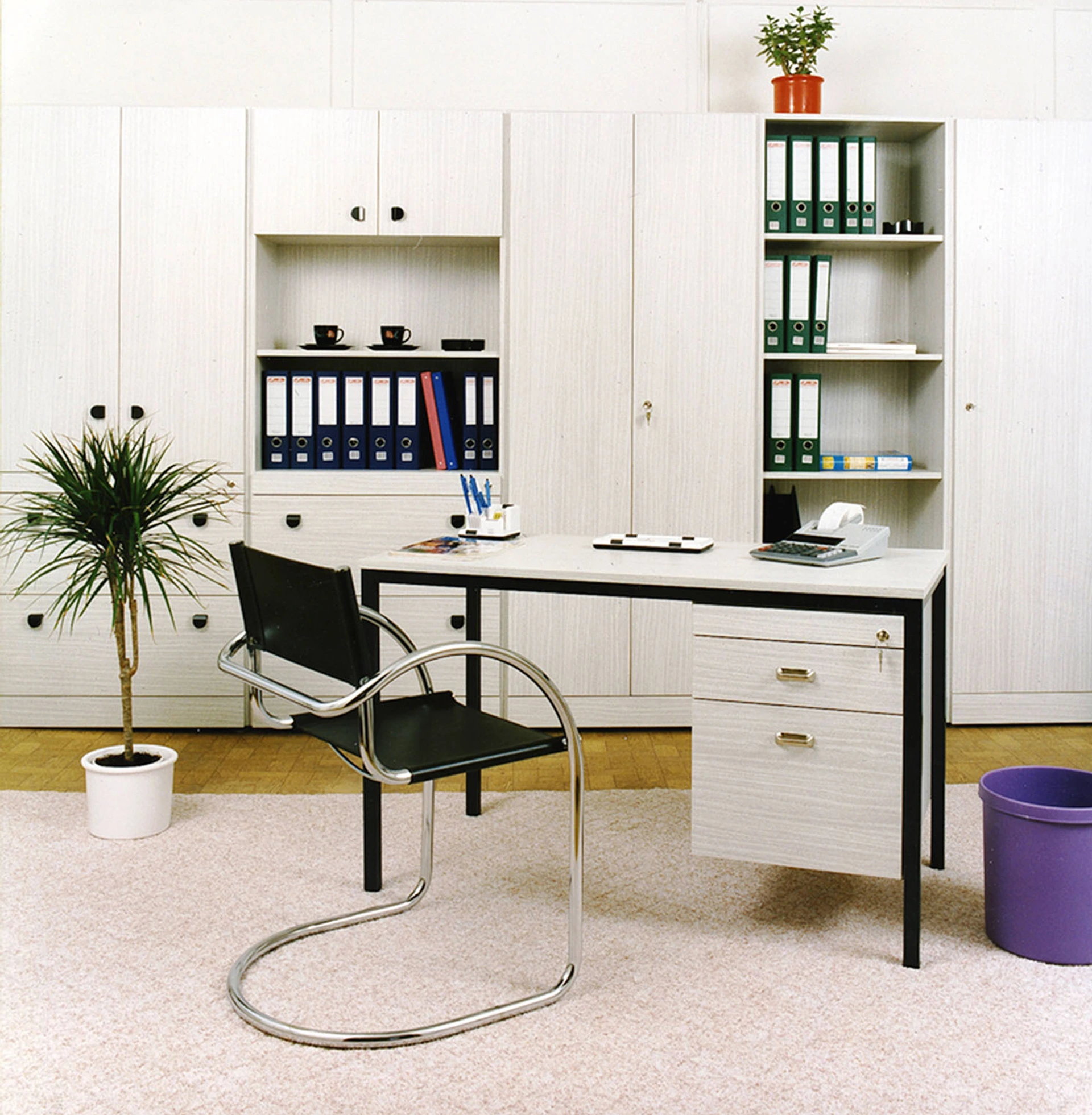 palmberg-historie-schreibtisch-bueroschrank-damals-low.jpg