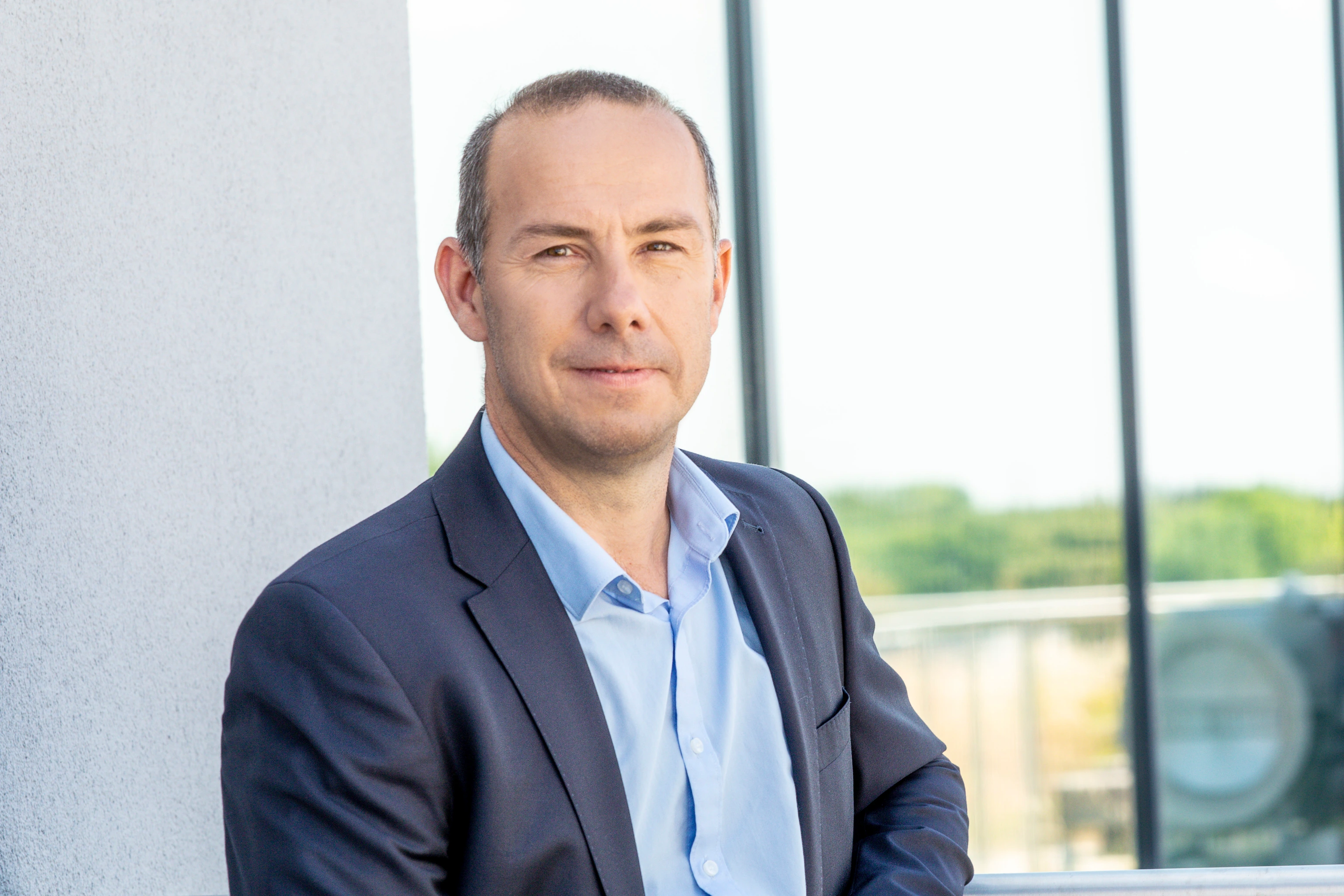 Prof. Heiko Lickert vor hellem Hintergrund