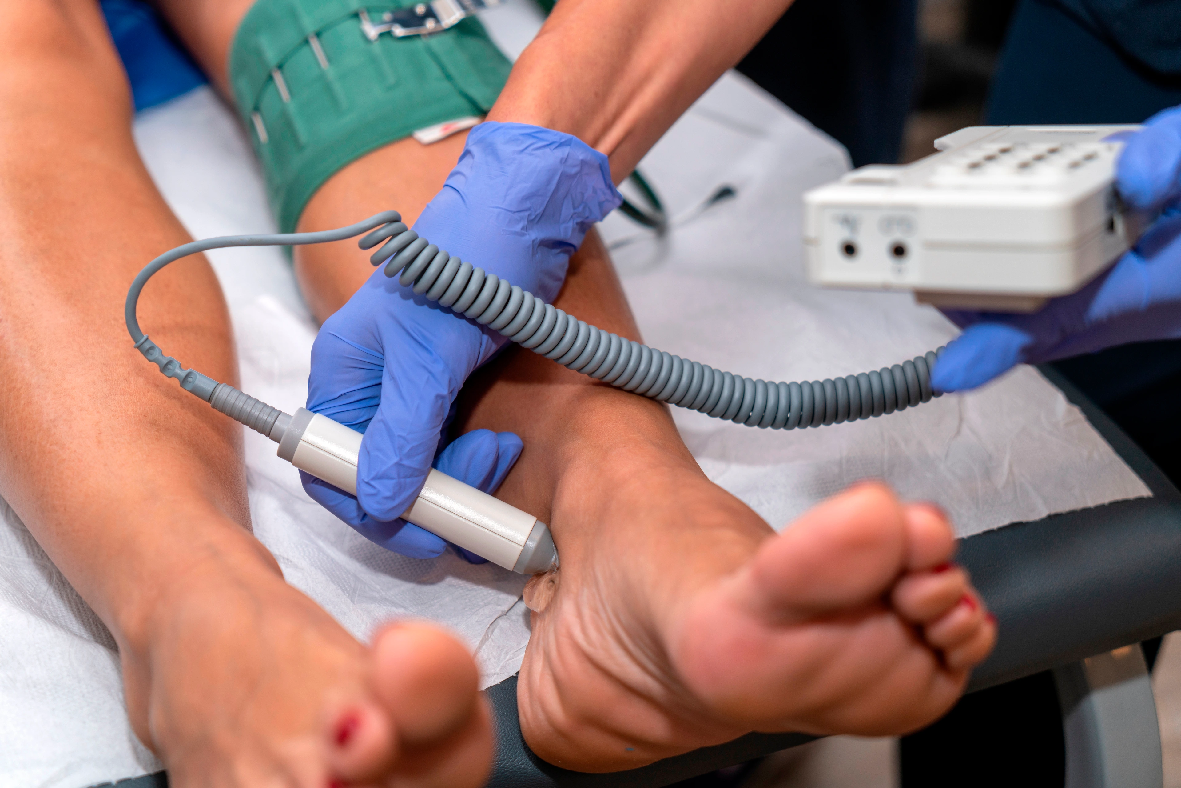 Blood pressure measurement from the popliteal artery leg,