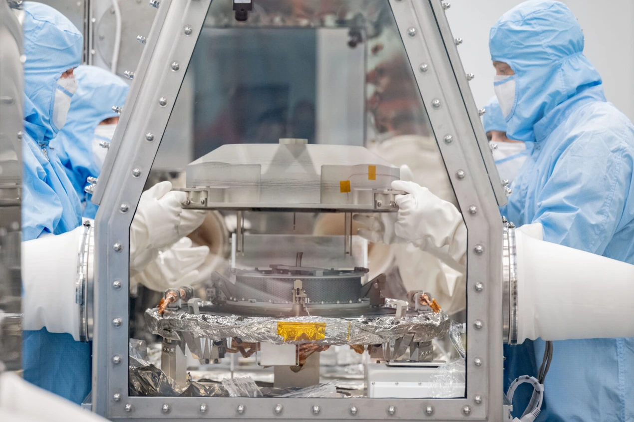 Processing samples of Bennu. (2)