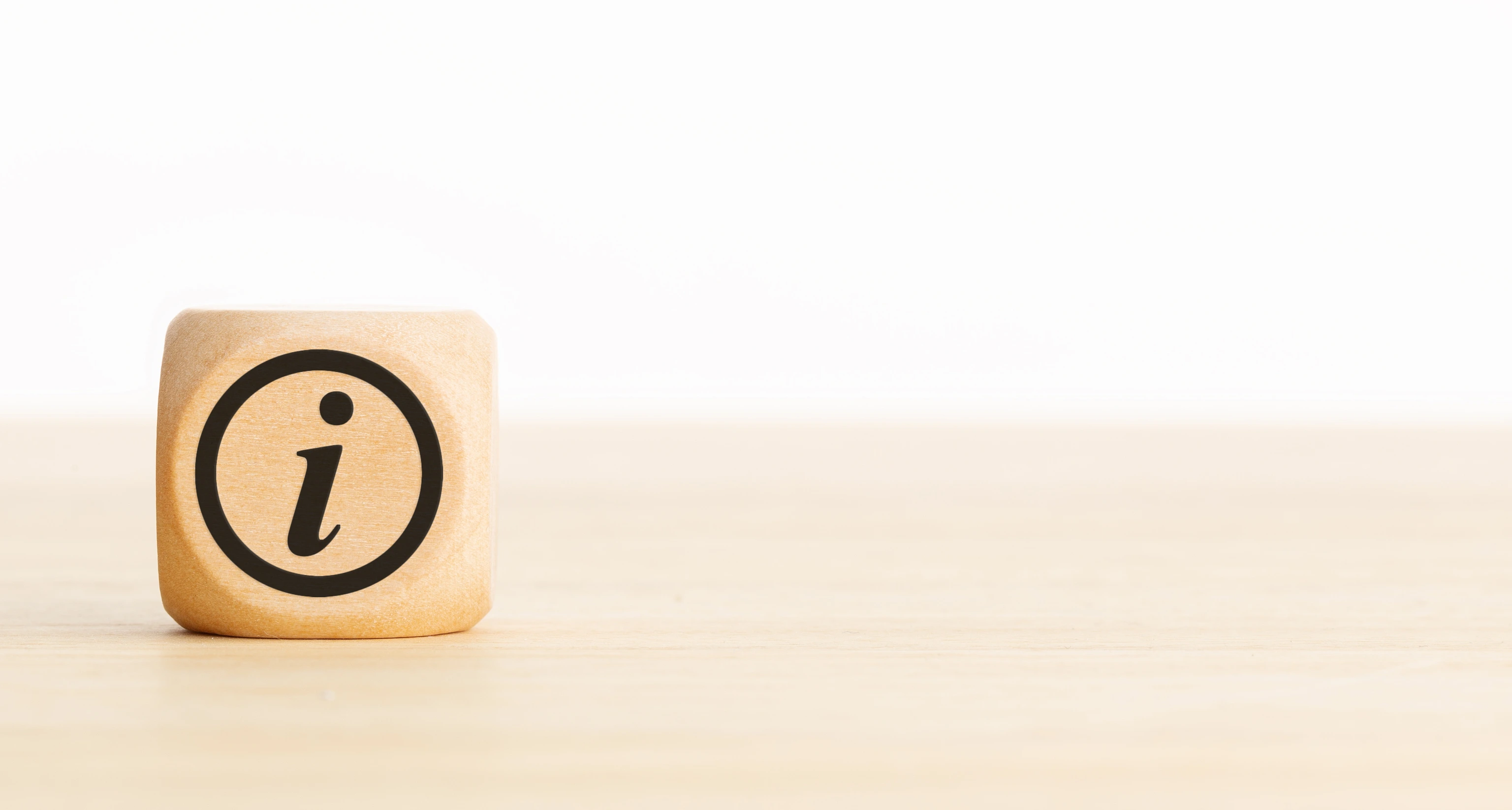 Würfel mit Informationszeichen i