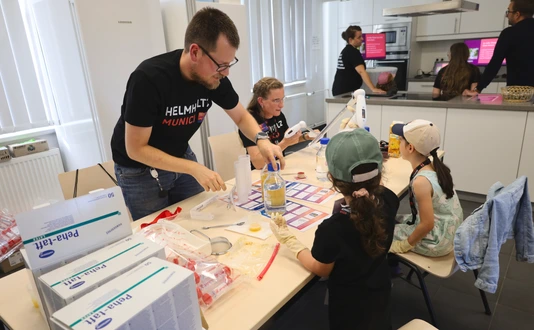 Mitmach Station der DNA Extraktion