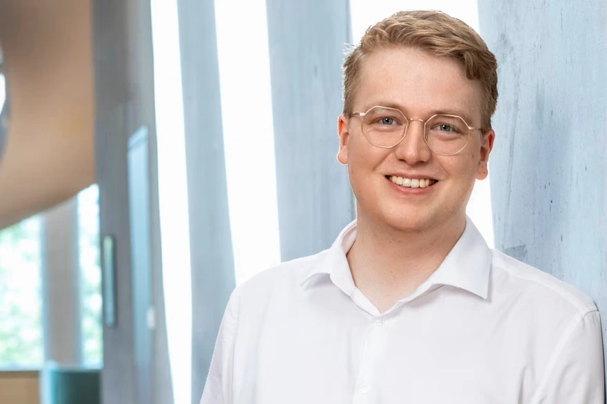 Portrait of Steffen Schneider