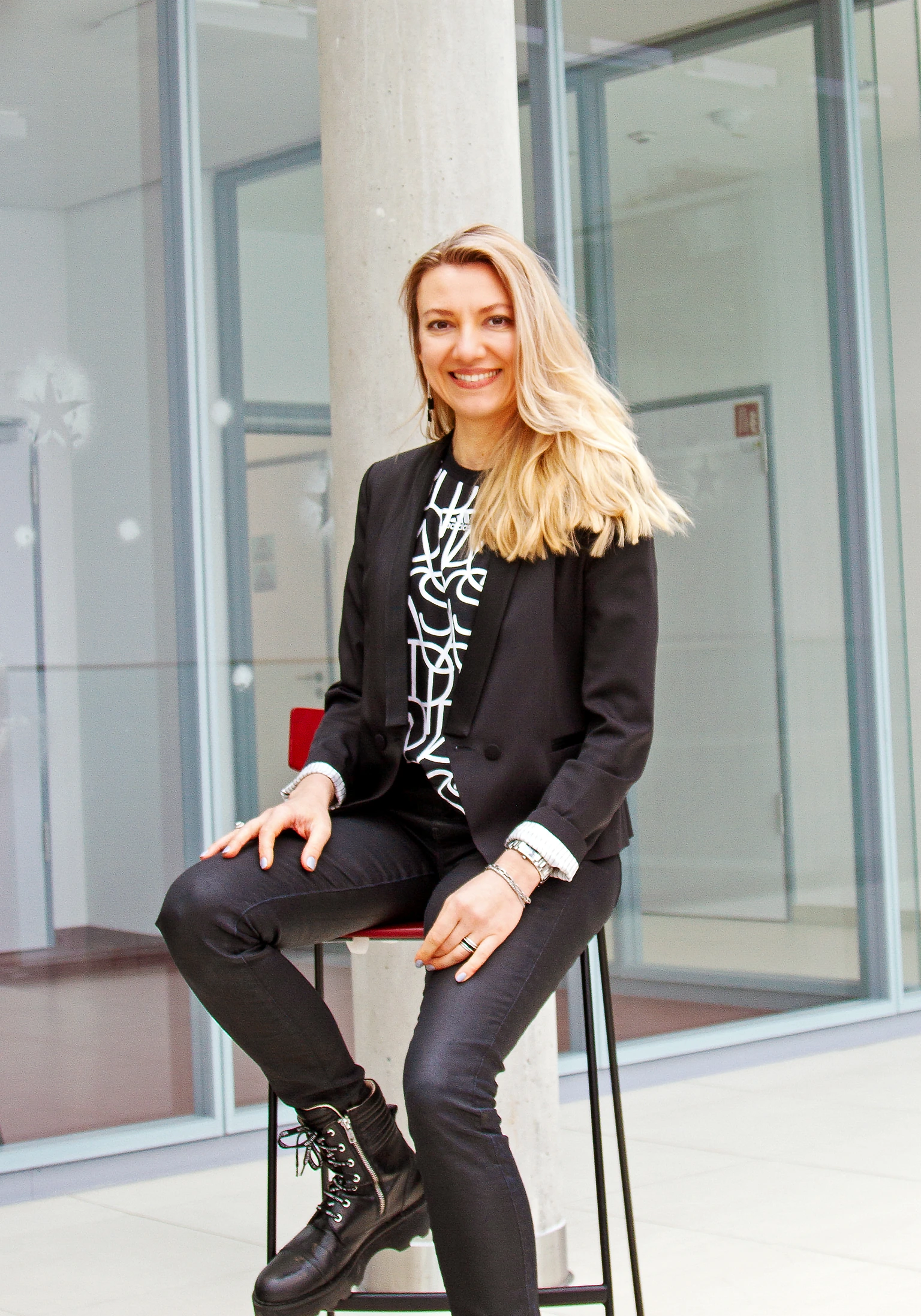 IMG_7196_Maryna_Indoor_Seating 1