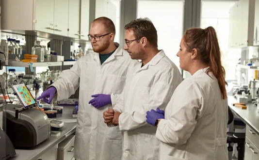 labor-peter-institut-fotoshooting-nozy-andreas pfohl-220727_0895