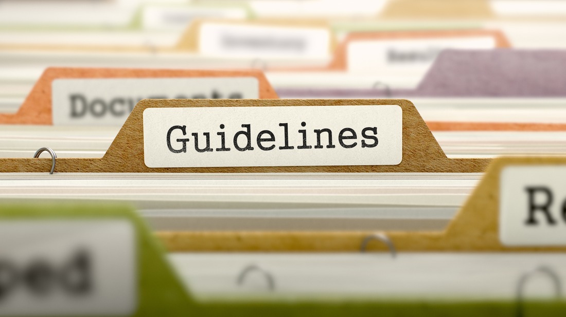 Ablage mit Schild "Guidelines"