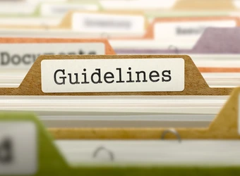 Ablage mit Schild "Guidelines"