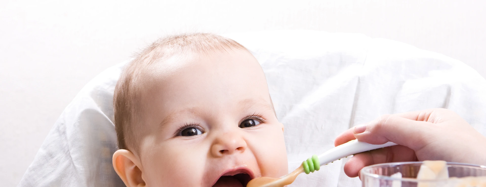 Baby isst Brei